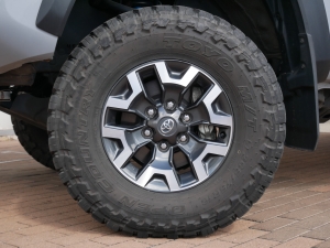 タコマ新車並行　リフトアップ　TRDPRO仕様