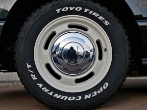 ハイエースバンディーゼル4WD　丸目カスタム　ネオクラシック