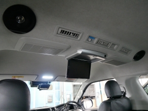 ハイエースワゴン車中泊　内装架装