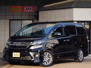 ヴェルファイア車中泊　ゴールデンアイズ２