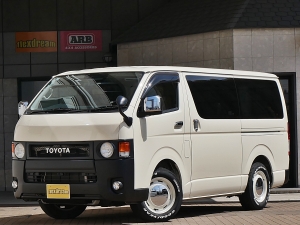 ハイエースバン丸目カスタム　ネオクラシック