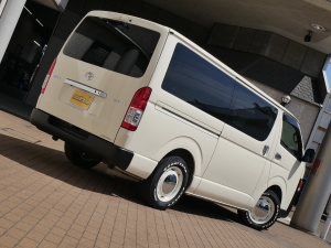ハイエースバン丸目カスタム　ネオクラシック