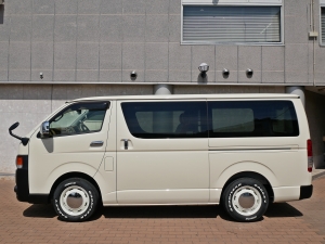 ハイエースバン丸目カスタム　ネオクラシック