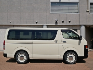 ハイエースバン丸目カスタム　ネオクラシック