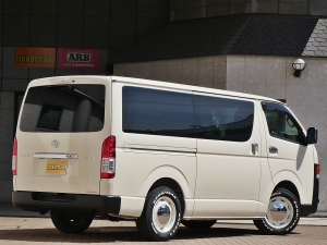 ハイエースバン丸目カスタム　ネオクラシック