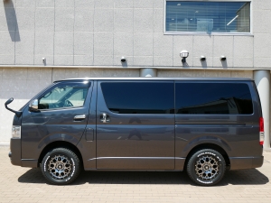 ハイエースバン車中泊　ベッドキット　人気のチョイアゲ仕様