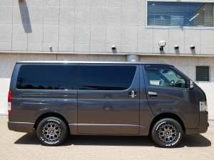 ハイエースバン車中泊　ベッドキット　人気のチョイアゲ仕様