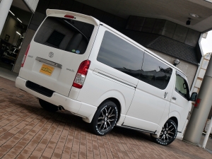 ハイエースバンディーゼル4WD　ローダウン仕様　ALPINE