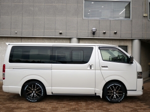 ハイエースバンディーゼル4WD　ローダウン仕様　ALPINE