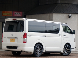 ハイエースバンディーゼル4WD　ローダウン仕様　ALPINE