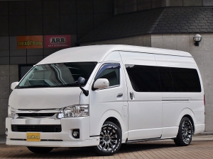 ハイエースＷグランドキャビン　4WD　内装架装　車中泊