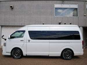 ハイエースワゴングランドキャビン　4WD　内装架装　車中泊