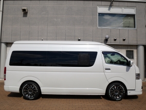 ハイエースワゴングランドキャビン　4WD　内装架装　車中泊