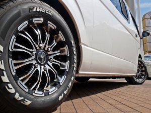 ハイエースワゴングランドキャビン　4WD　内装架装　車中泊