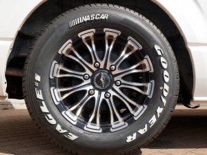 ハイエースワゴングランドキャビン　4WD　内装架装　車中泊
