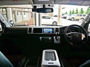 ハイエースワゴングランドキャビン　4WD　内装架装　車中泊