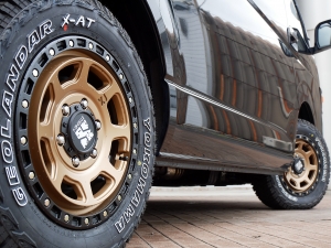 ハイエースワゴン4WD　ワゴンGL　ベッド　丸目