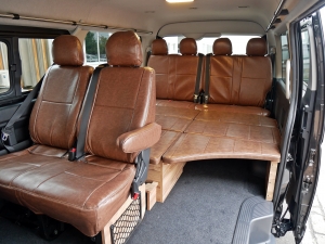ハイエースワゴン4WD　ワゴンGL　ベッド　丸目