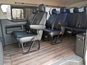 ハイエースワゴン4WD　ワゴンGL　床張り施工