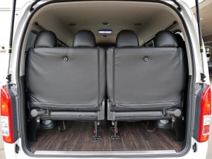 ハイエースワゴン4WD　ワゴンGL　床張り施工