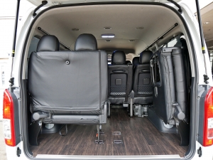 ハイエースワゴン4WD　ワゴンGL　床張り施工