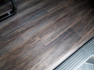 ハイエースワゴン4WD　ワゴンGL　床張り施工