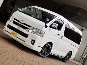 ハイエースワゴン4WD　ワゴンGL　床張り施工