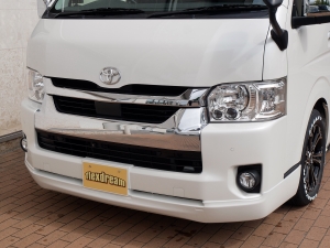 ハイエースワゴン4WD　ワゴンGL　床張り施工