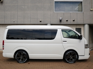 ハイエースワゴン4WD　ワゴンGL　床張り施工