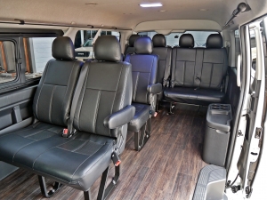 ハイエースワゴン4WD　ワゴンGL　床張り施工