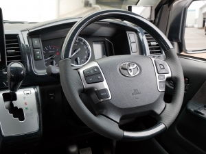 ハイエースワゴン4WD　ワゴンGL　床張り施工