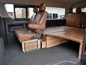 ハイエースワゴン4WD　ワゴンGL　丸目　ベッドキット