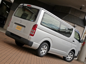 ハイエースバンDX　4WD　ディーゼル　9人乗り