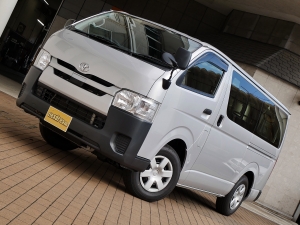ハイエースバンDX　4WD　ディーゼル　9人乗り