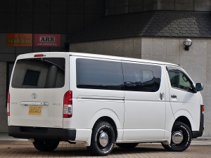 ハイエースバンディーゼル4WD　丸目FD-classic　ベッドキット