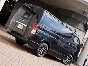 ハイエースバンディーゼル4WD　モデリスタFスポイラー
