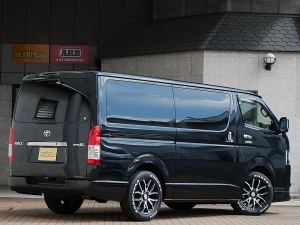 ハイエースバンディーゼル4WD　モデリスタFスポイラー