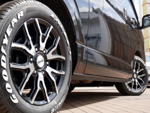 ハイエースバンディーゼル4WD　モデリスタFスポイラー