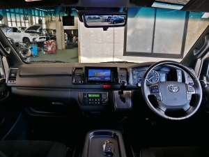 ハイエースバンディーゼル4WD　モデリスタFスポイラー