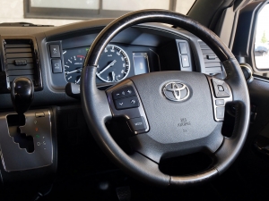ハイエースバンディーゼル4WD　モデリスタFスポイラー