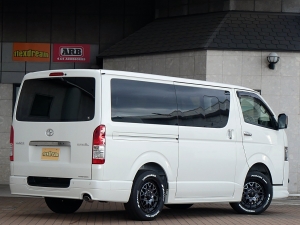 ハイエースバンディーゼル4WD　ベッドキット　モデリスタ