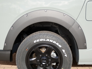 ハイエースバンディーゼル4WD　丸目FD-classic　ベッドキット