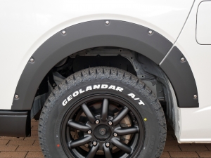 ハイエースバンディーゼル4WD　バッドフェイス　ベッドキット