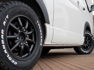 ハイエースバンディーゼル4WD　バッドフェイス　ベッドキット