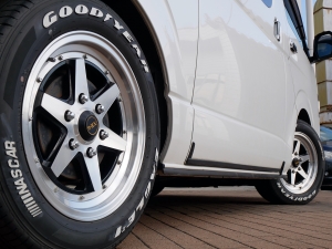 ハイエースバンディーゼル4WD　ローダウン仕様　ベッドキット