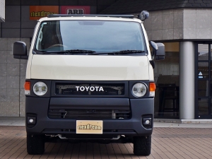 ハイエースバンディーゼル4WD　丸目カスタム　ネオクラシック