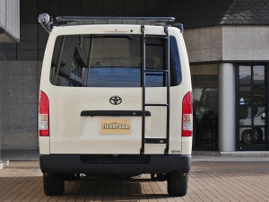 ハイエースバンディーゼル4WD　丸目カスタム　ネオクラシック