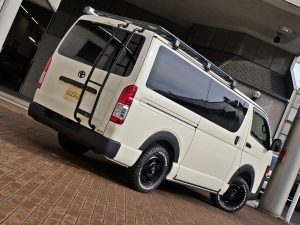 ハイエースバンディーゼル4WD　丸目カスタム　ネオクラシック