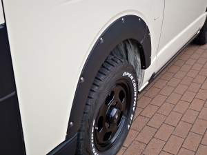 ハイエースバンディーゼル4WD　丸目カスタム　ネオクラシック
