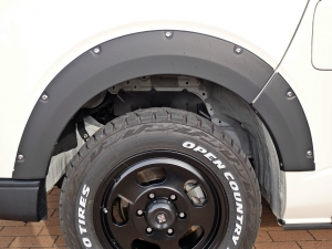 ハイエースバンディーゼル4WD　丸目カスタム　ネオクラシック
